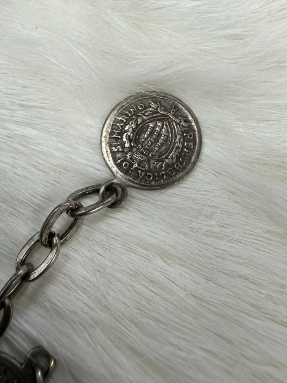 Vintage Republic San Marino Coin Link Bracelet Silver Tone Souvenir 8-9